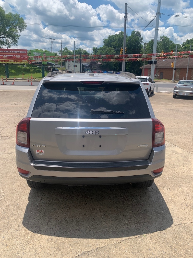 Additional photo of vehicle.