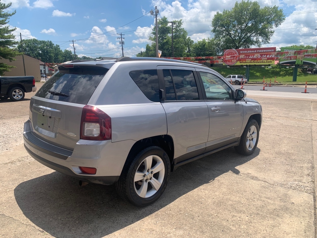 Additional photo of vehicle.