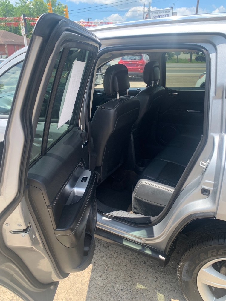 Additional photo of vehicle.