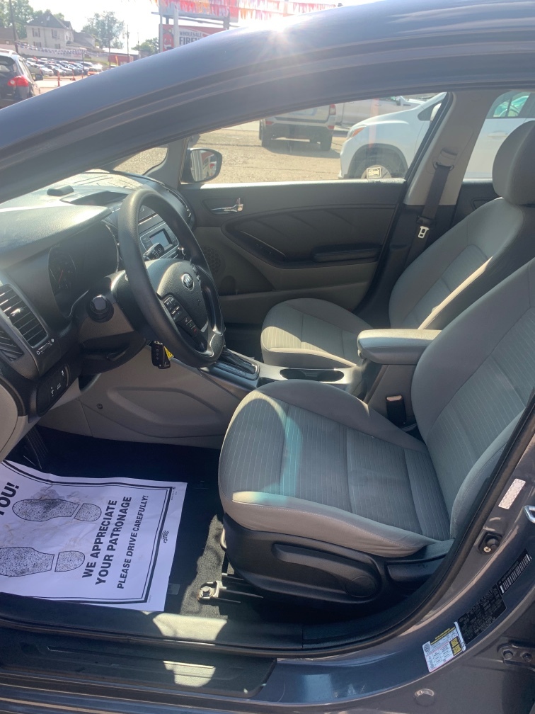 Additional photo of vehicle.