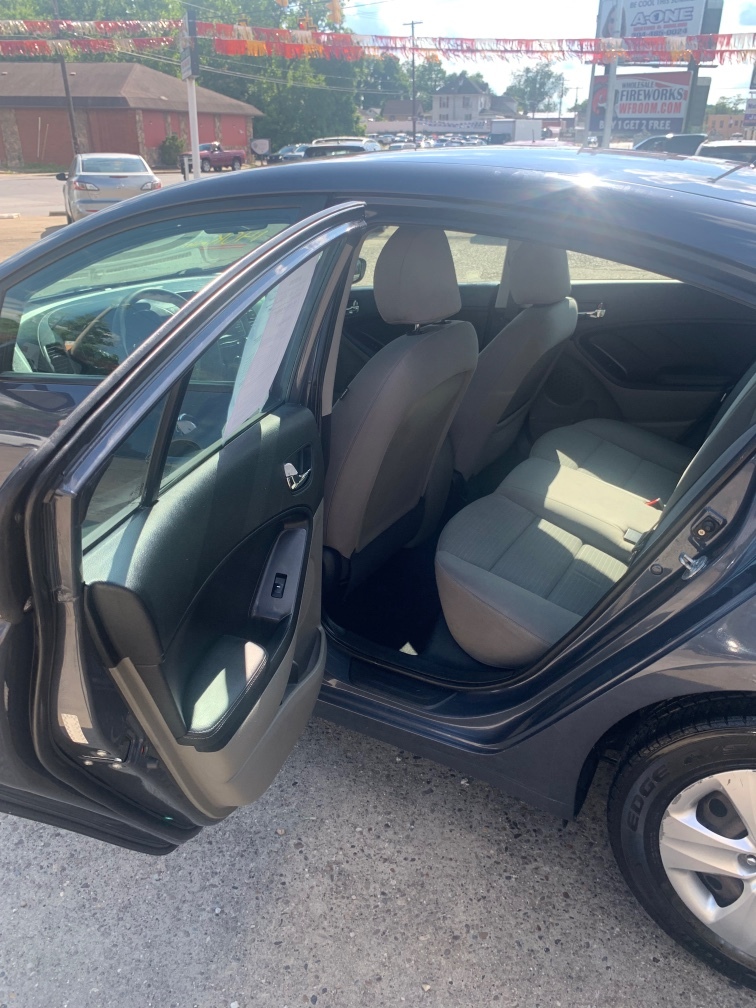 Additional photo of vehicle.