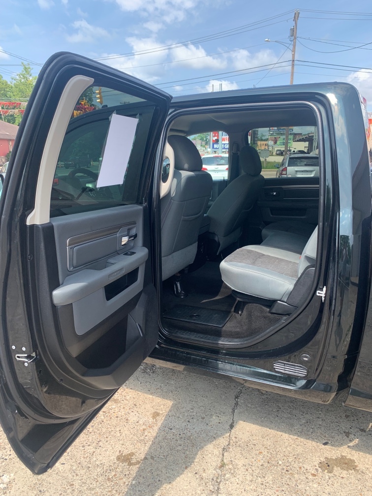 Additional photo of vehicle.