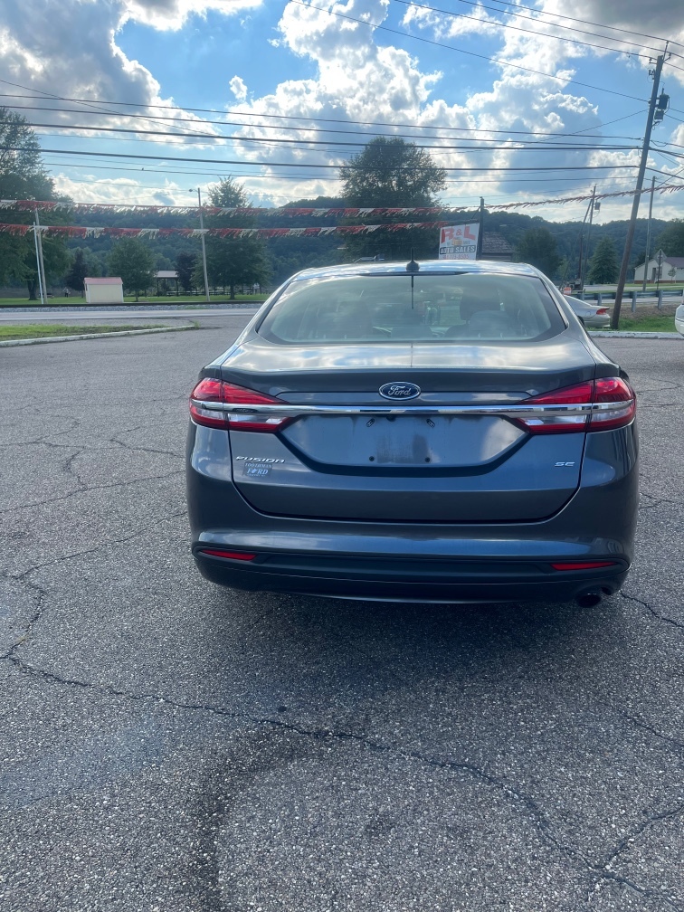 Additional photo of vehicle.