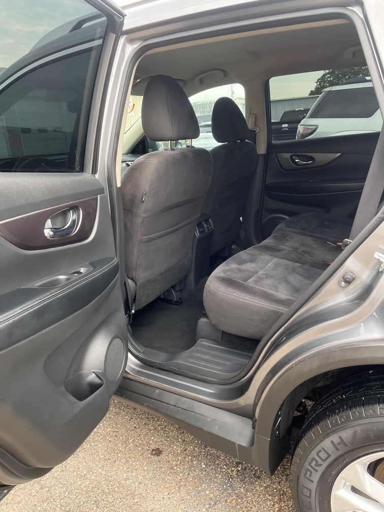 Additional photo of vehicle.
