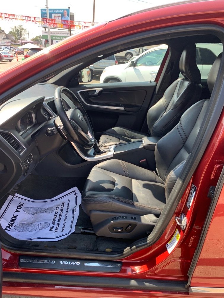 Additional photo of vehicle.