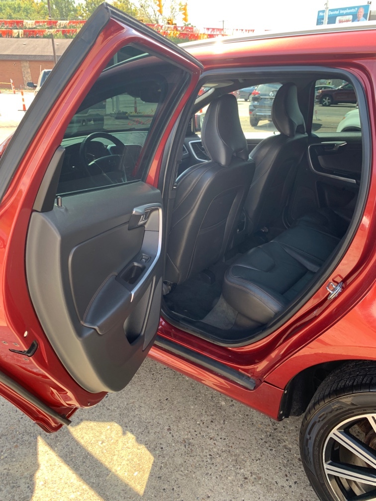 Additional photo of vehicle.