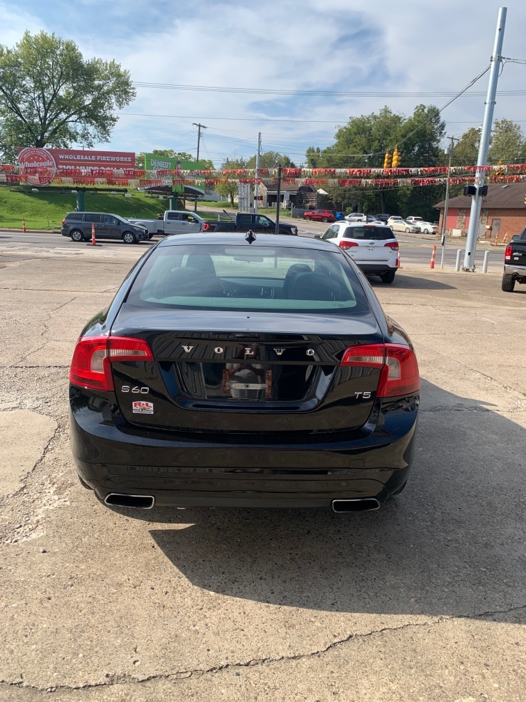 Additional photo of vehicle.