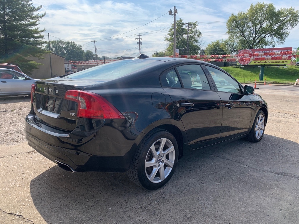 Additional photo of vehicle.