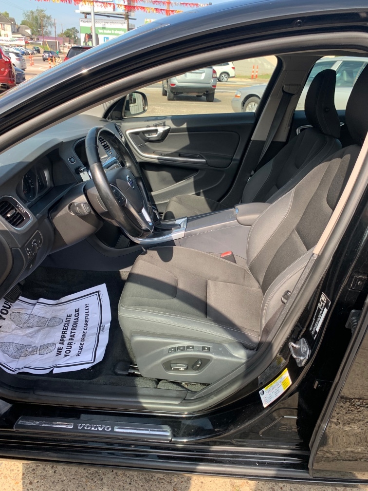 Additional photo of vehicle.