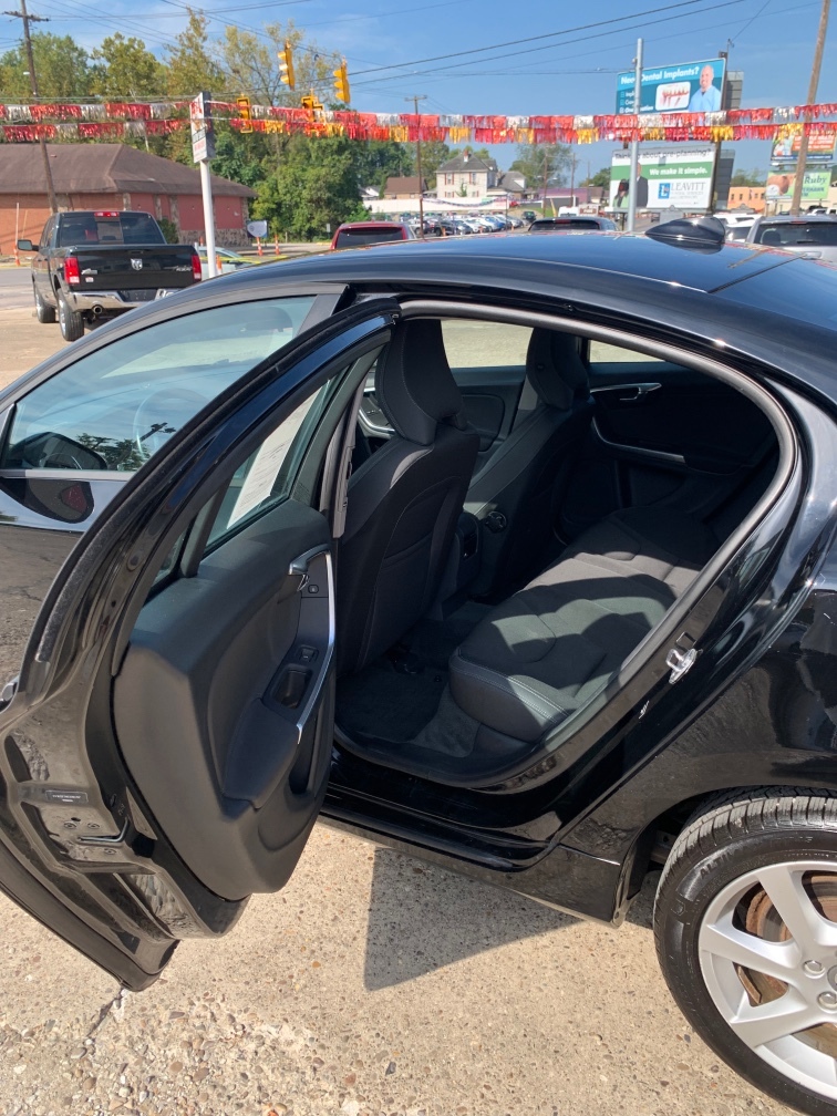 Additional photo of vehicle.