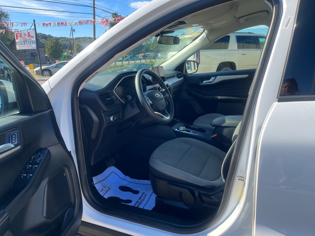 Additional photo of vehicle.