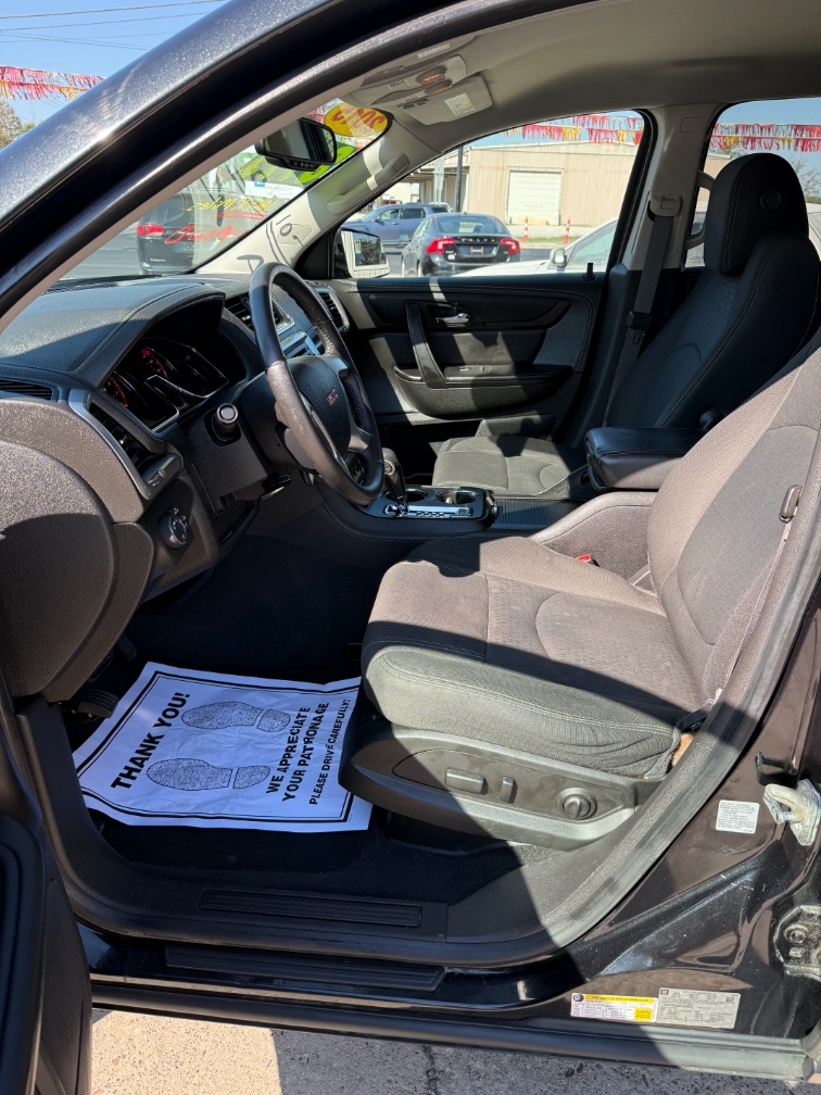 Additional photo of vehicle.