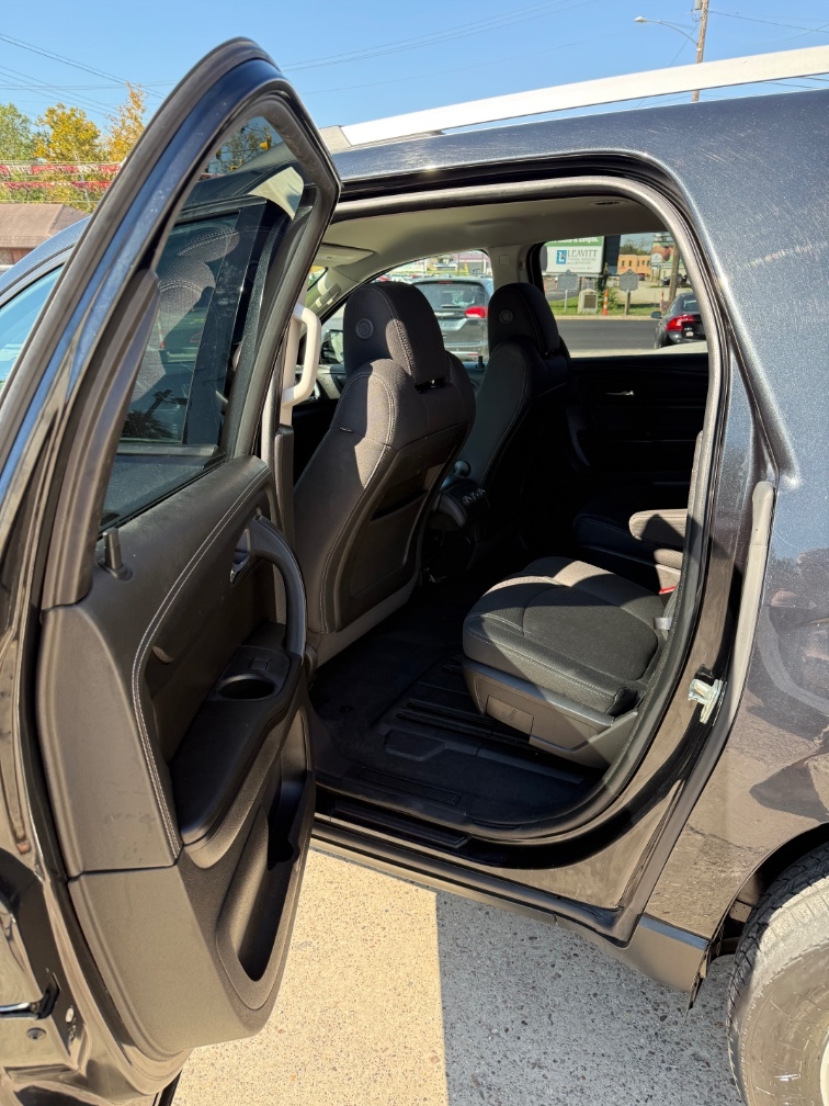 Additional photo of vehicle.