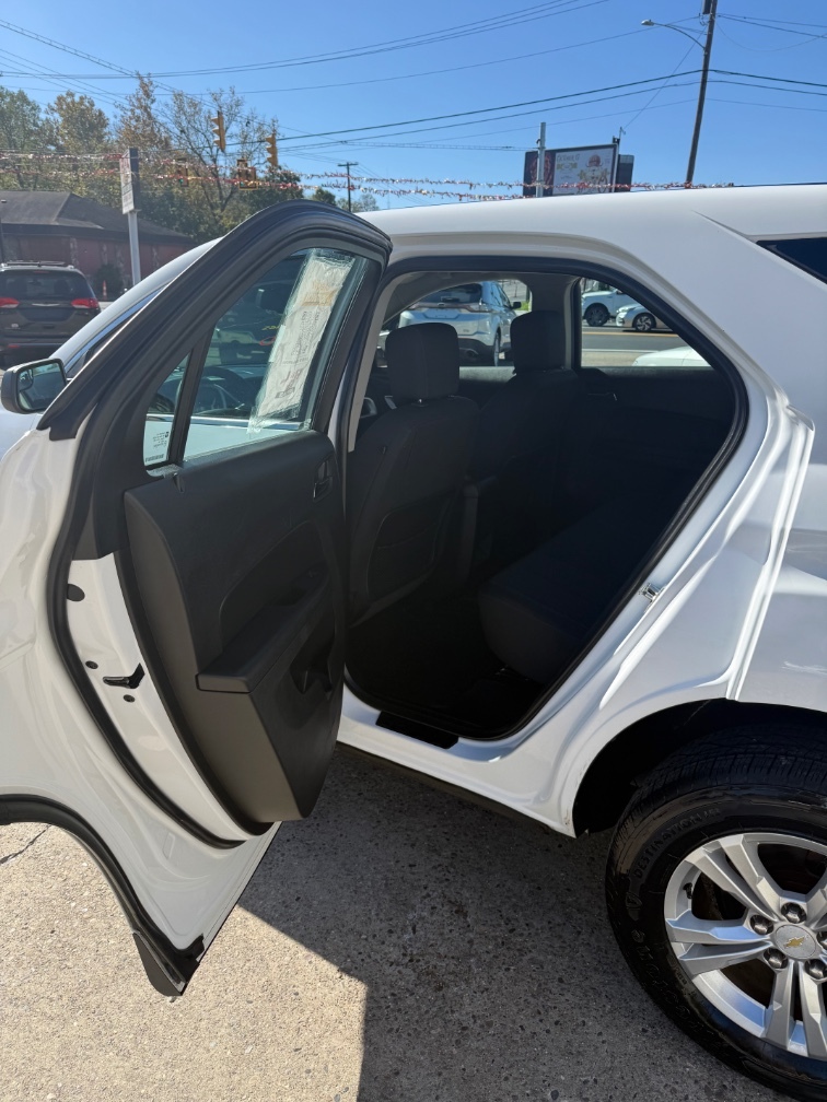 Additional photo of vehicle.