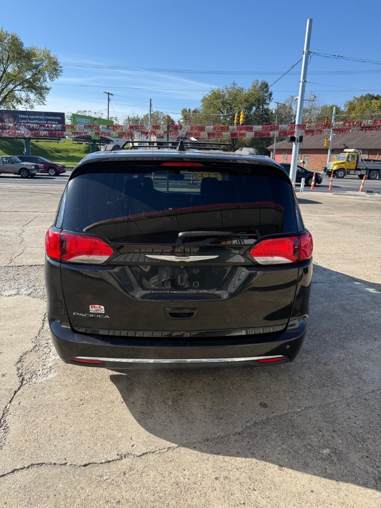 Additional photo of vehicle.