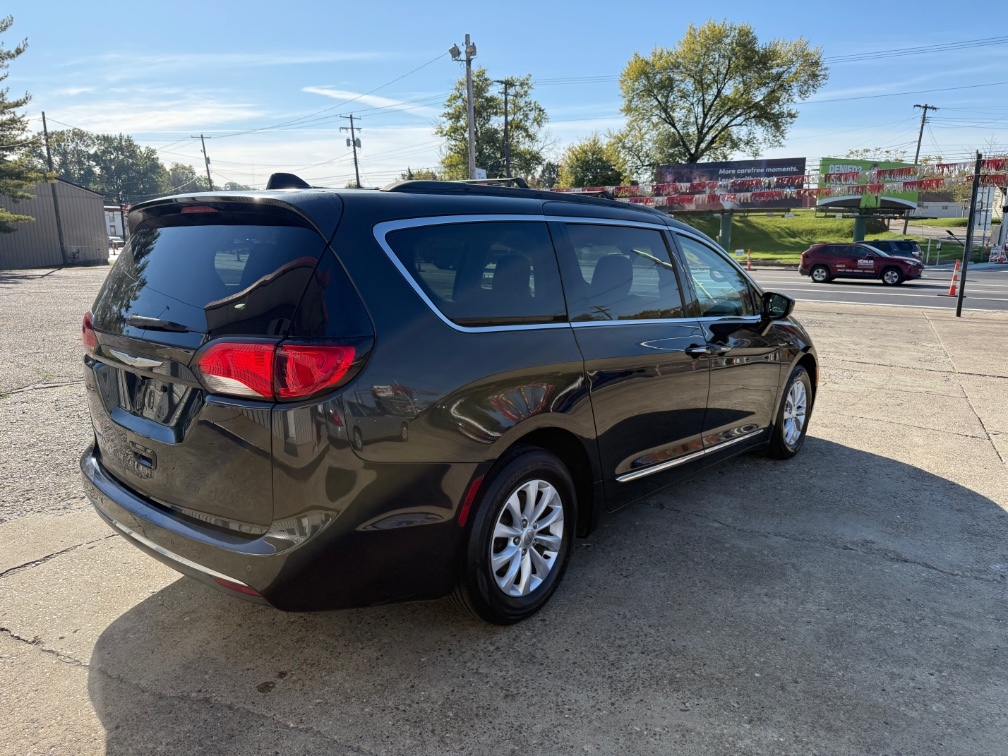 Additional photo of vehicle.