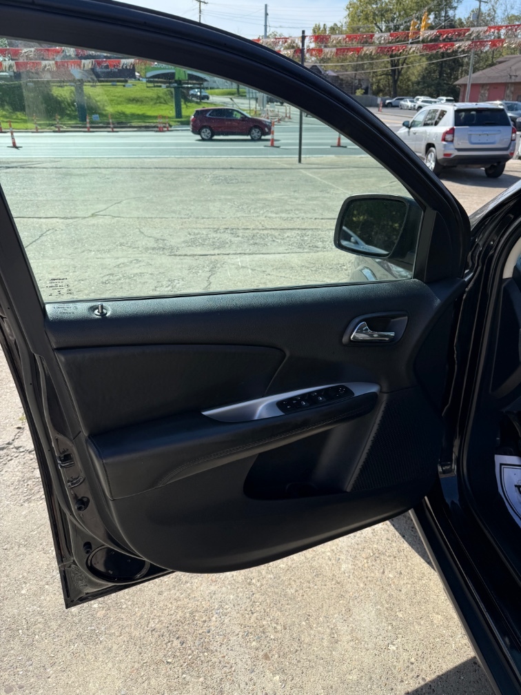 Additional photo of vehicle.