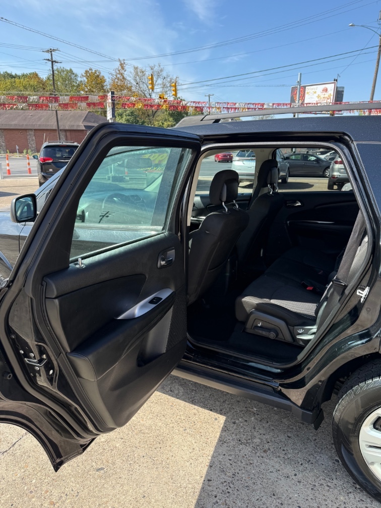 Additional photo of vehicle.