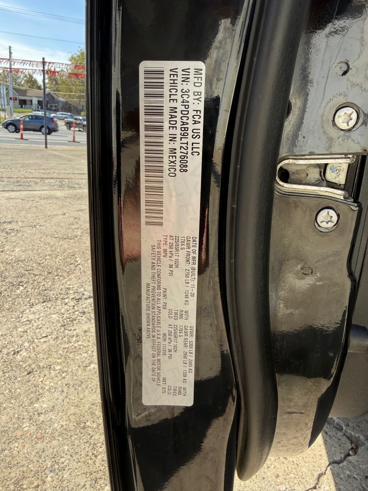 Additional photo of vehicle.