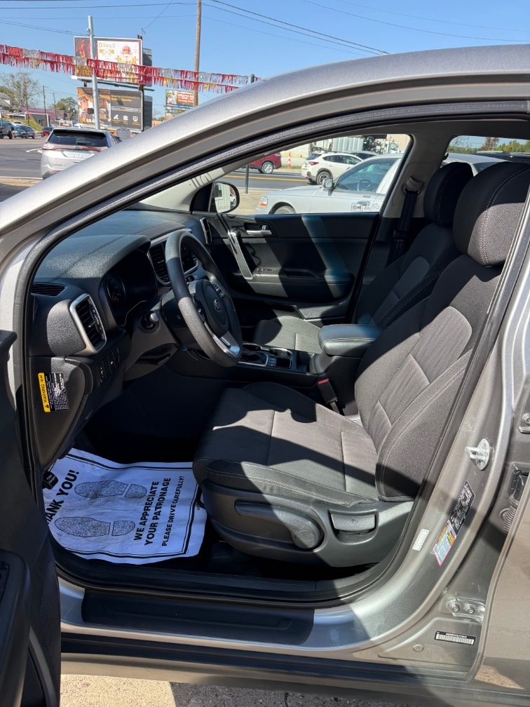 Additional photo of vehicle.