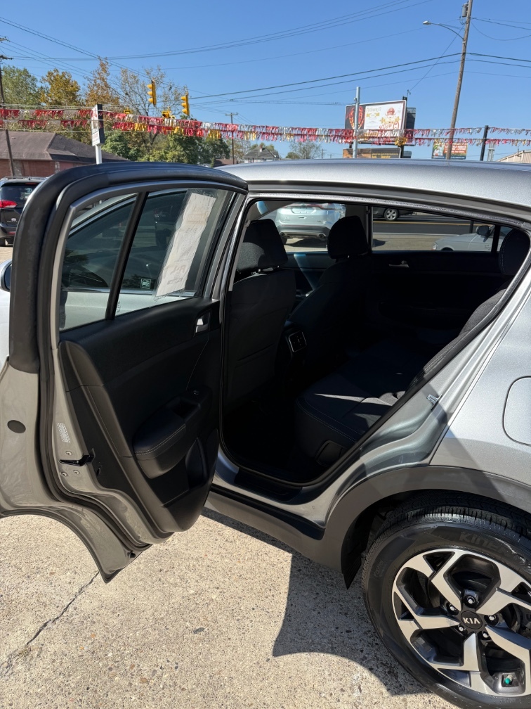 Additional photo of vehicle.