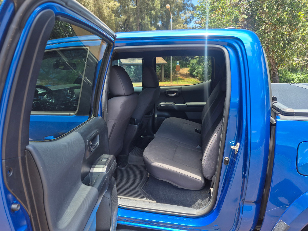 Additional photo of vehicle.