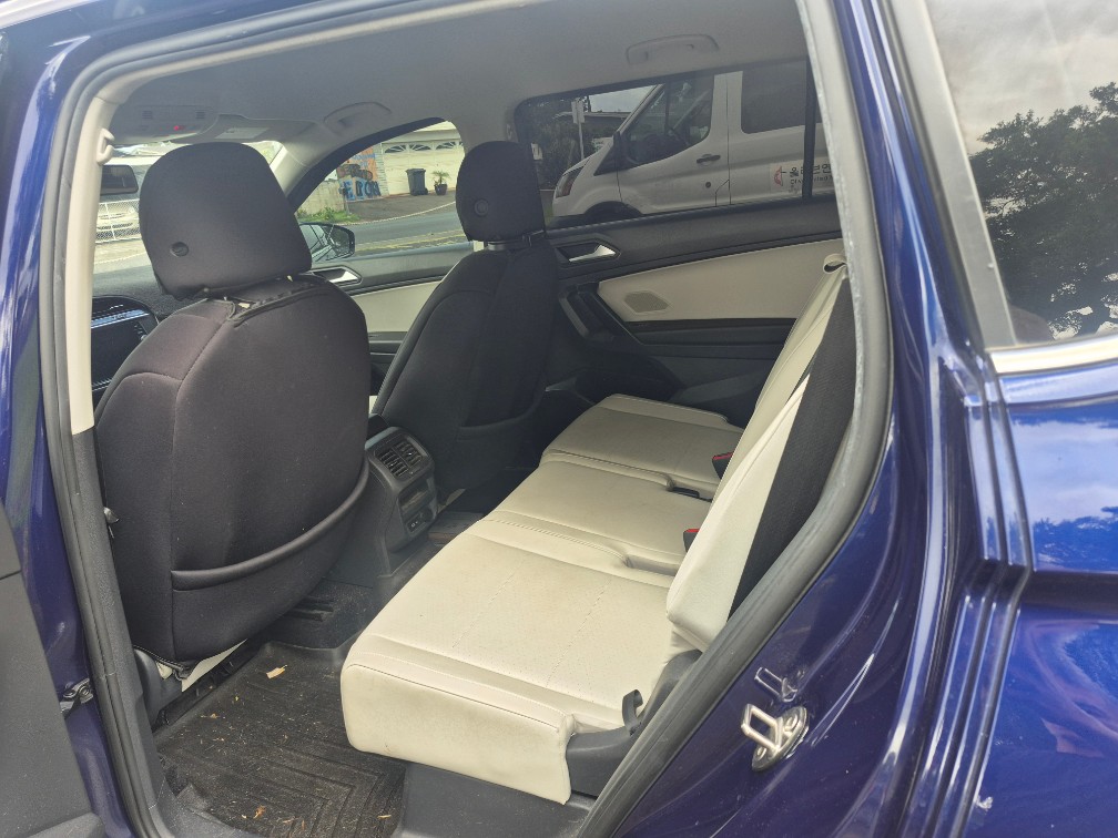 Additional photo of vehicle.