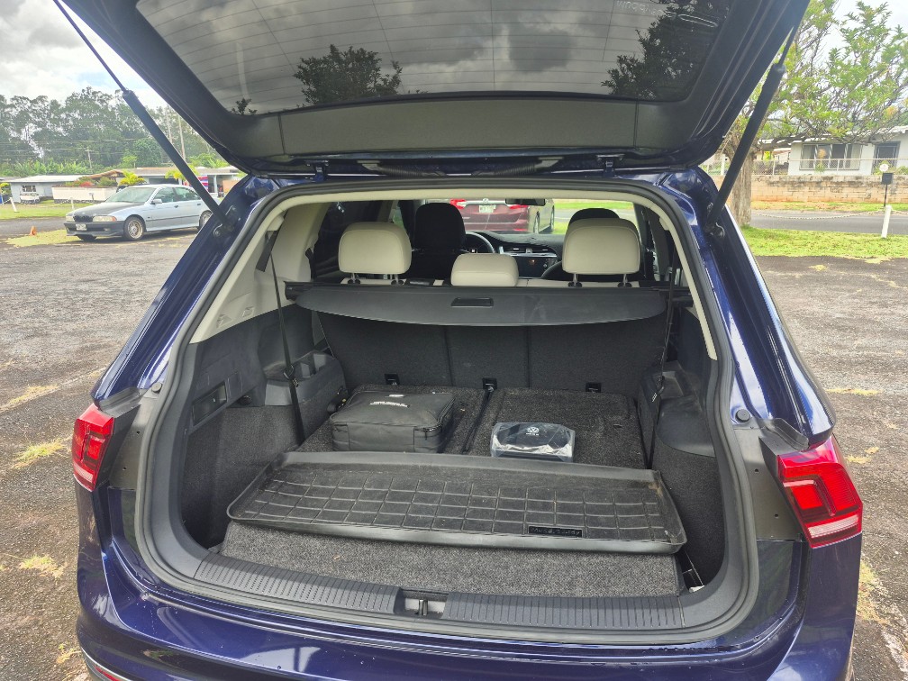 Additional photo of vehicle.