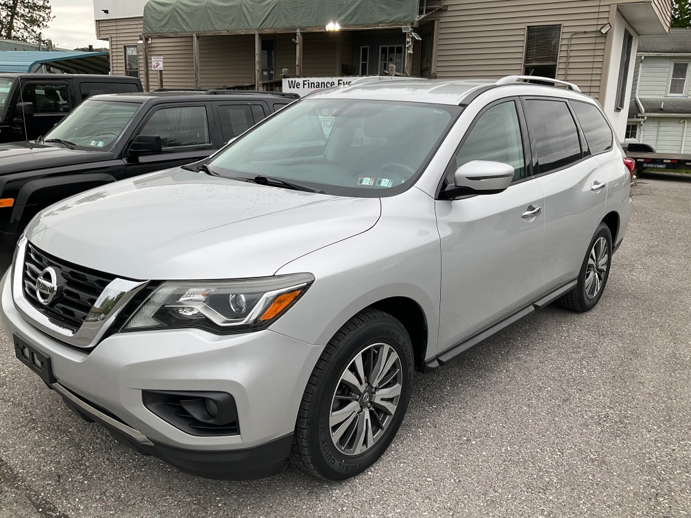 2017 Nissan Pathfinder SV