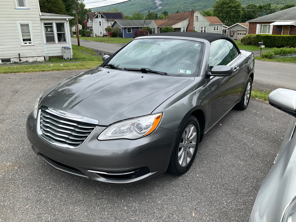 2012 Chrysler 200 Touring Convertible's photo