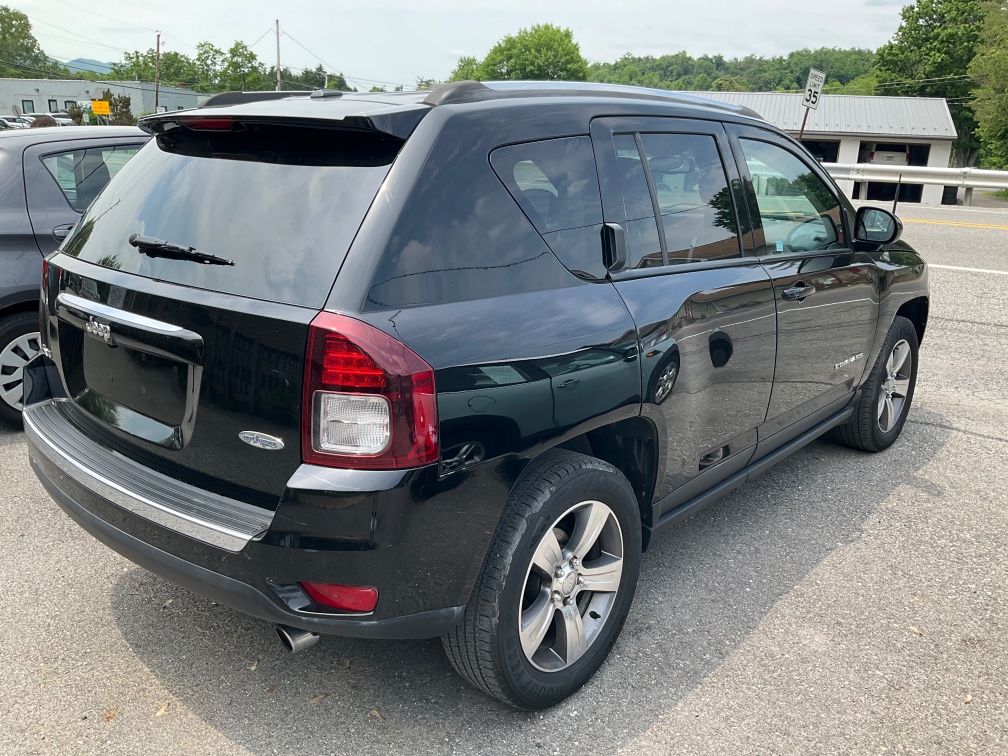 Additional photo of vehicle.