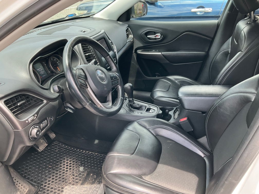 2019 Jeep Cherokee Latitude Plus - Photo 3