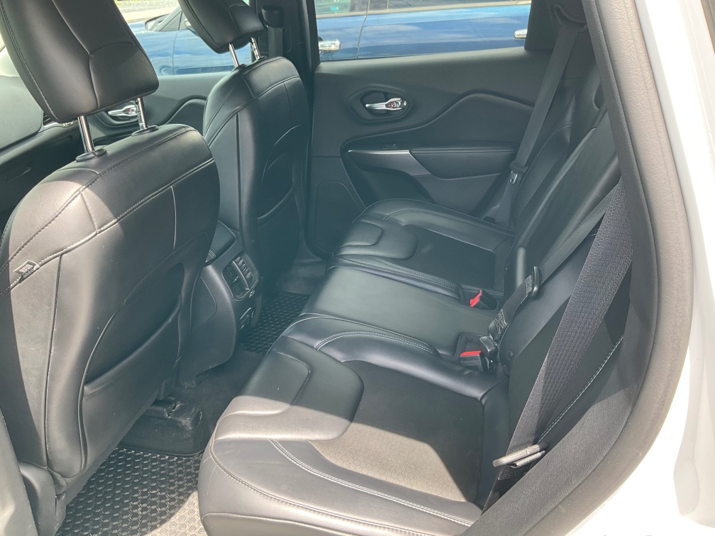 2019 Jeep Cherokee Latitude Plus - Photo 4