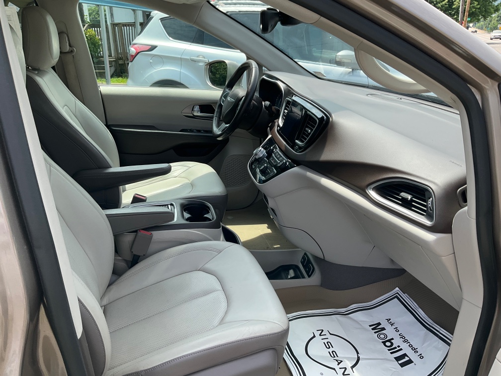 2017 Chrysler Pacifica Touring-L Plus - Photo 7
