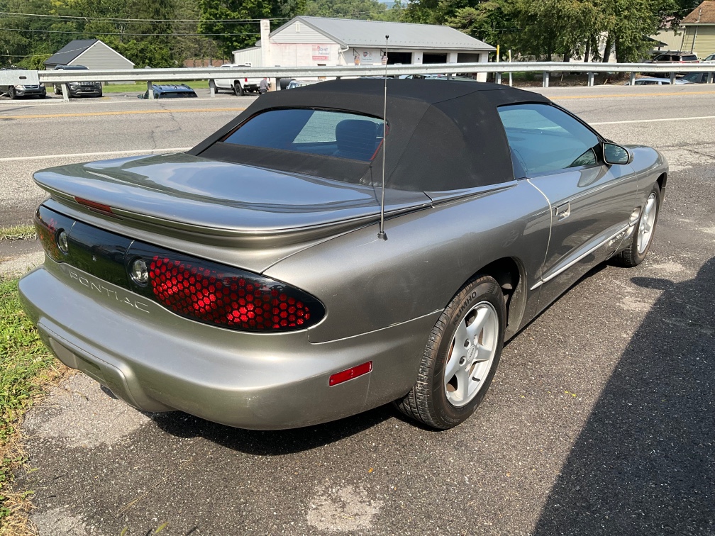 Additional photo of vehicle.
