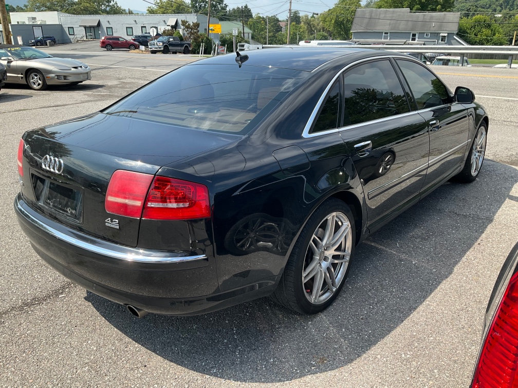 Additional photo of vehicle.