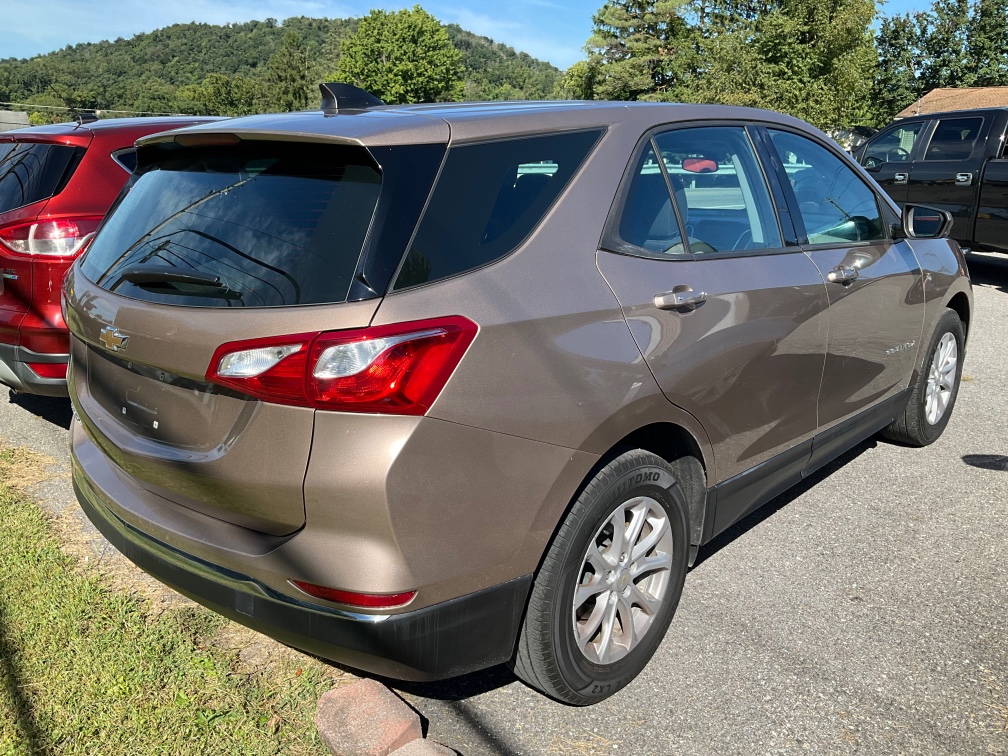 Additional photo of vehicle.