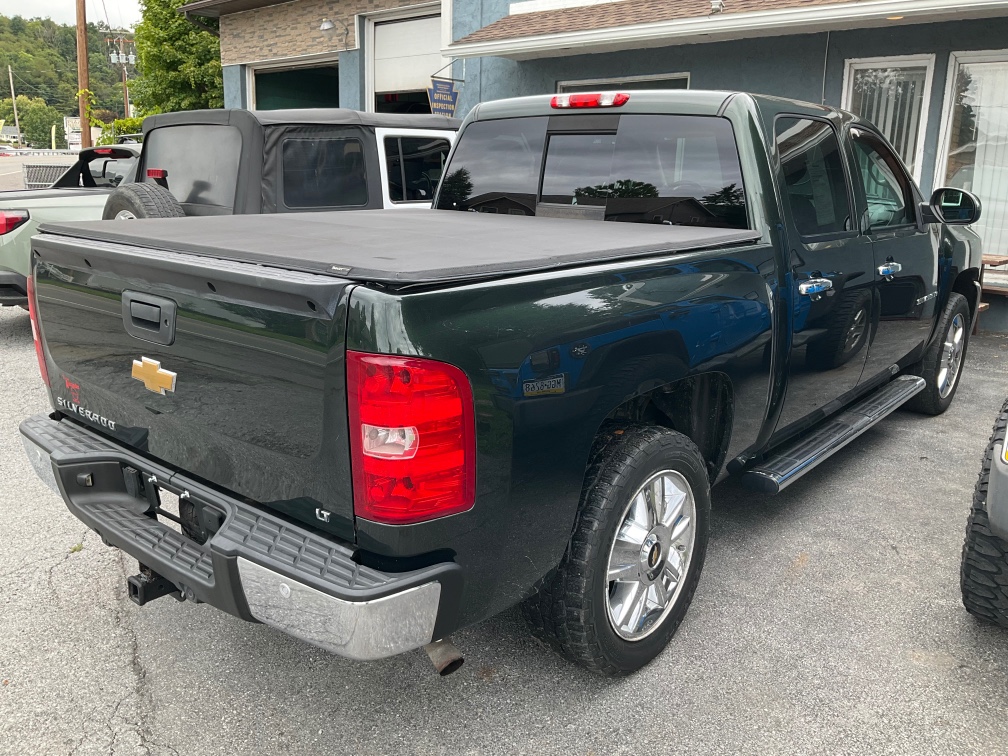 Additional photo of vehicle.