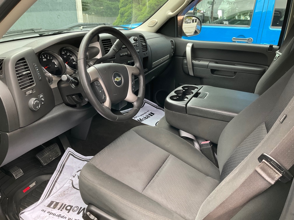 Additional photo of vehicle.