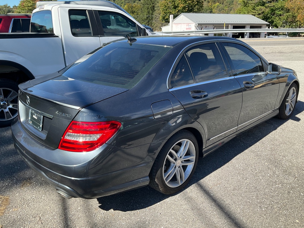 Additional photo of vehicle.