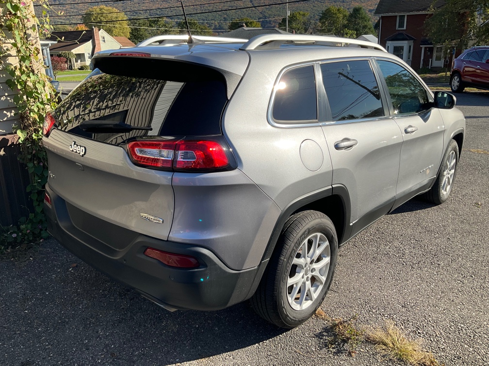 Additional photo of vehicle.