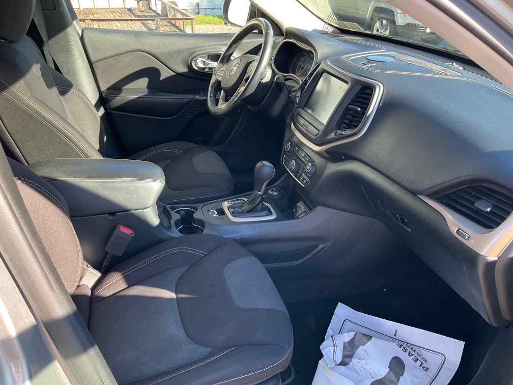 Additional photo of vehicle.