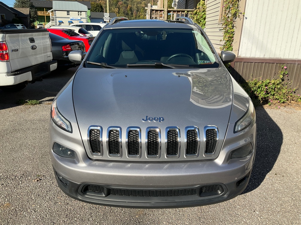 Additional photo of vehicle.