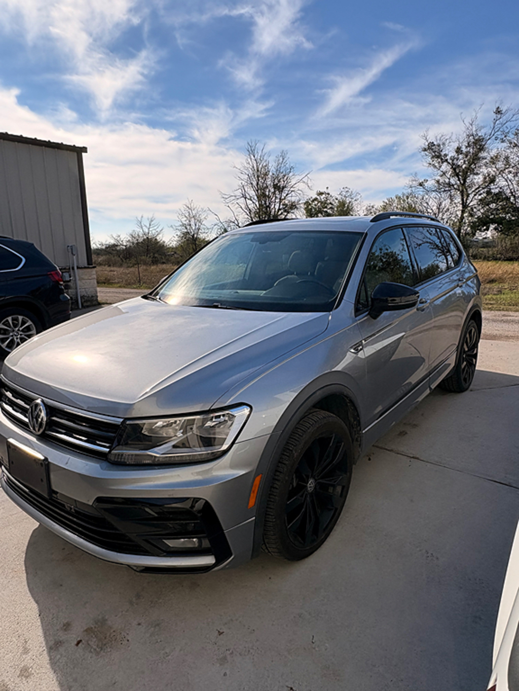 2021 Volkswagen Tiguan SE R-LINE BLACK's photo