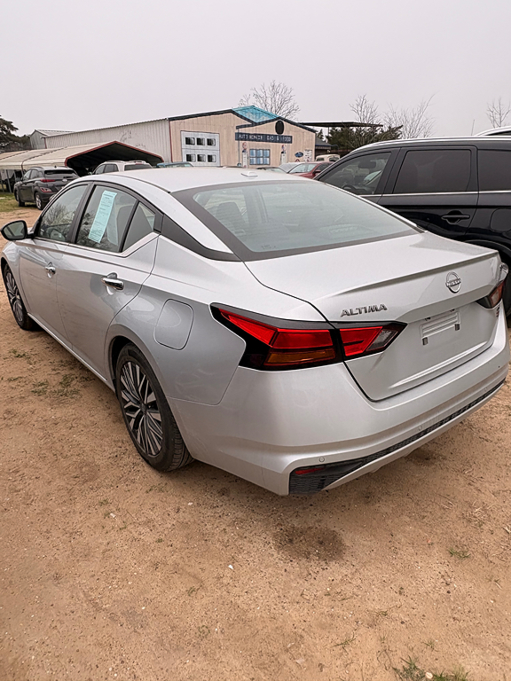 Additional photo of vehicle.