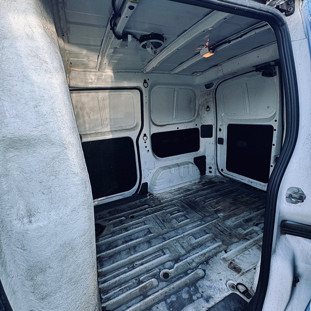Additional photo of vehicle.