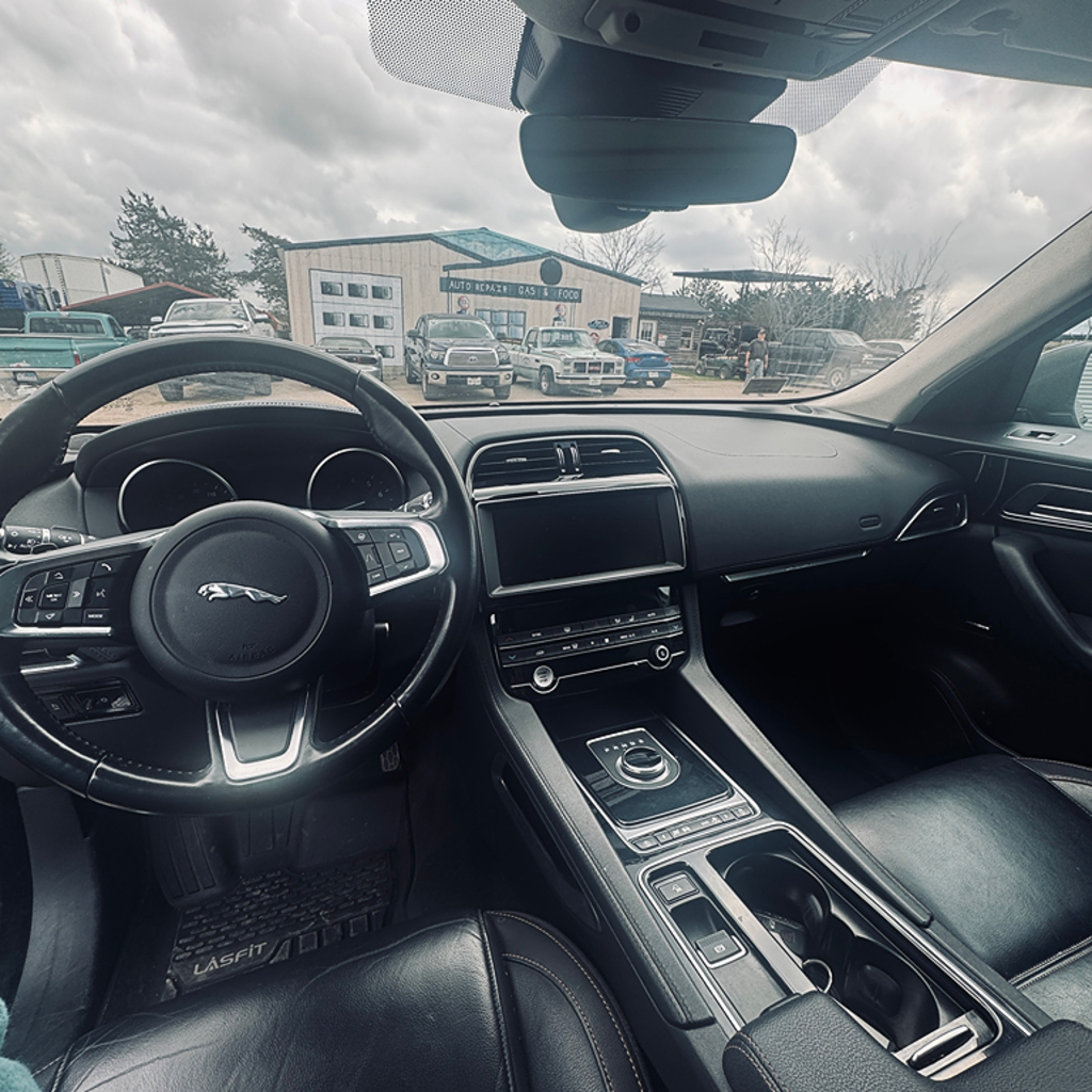 Additional photo of vehicle.