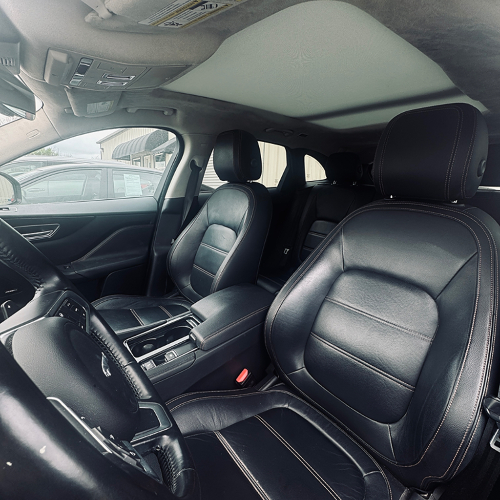 Additional photo of vehicle.