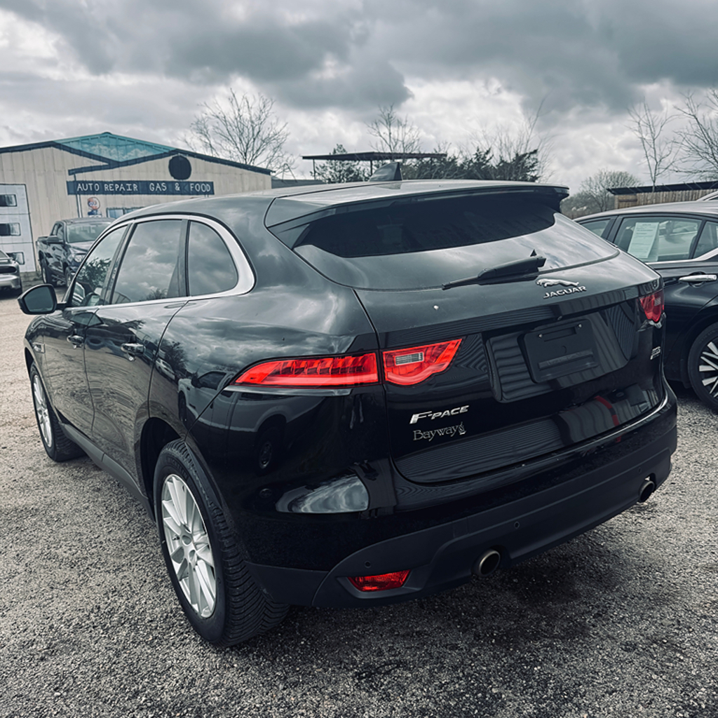 Additional photo of vehicle.