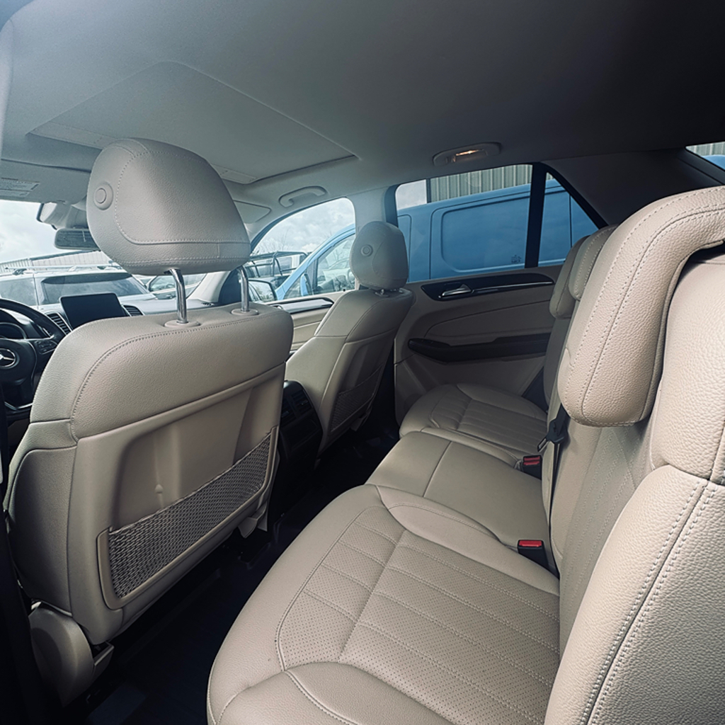 Additional photo of vehicle.